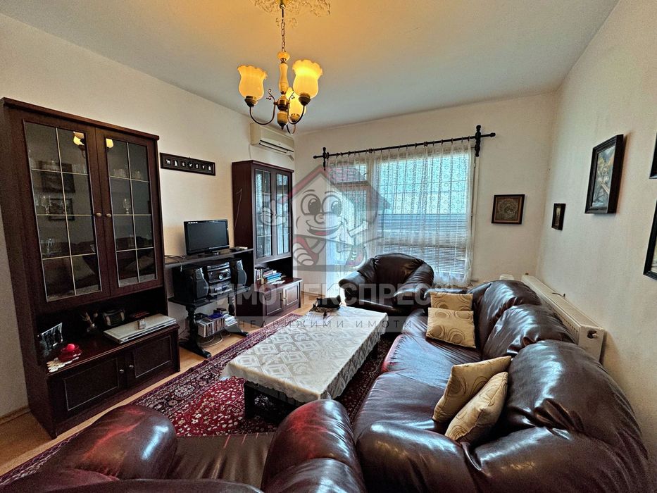 Многостаен апартамент, с изба, до планината, кв.Изток