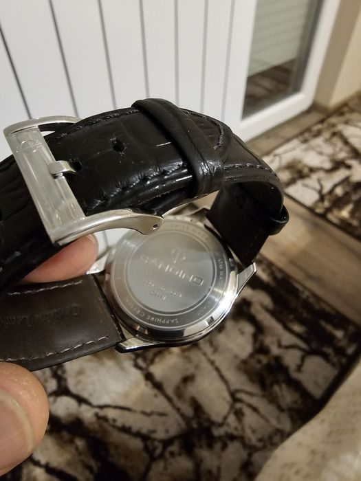 Продавам часовник Candino