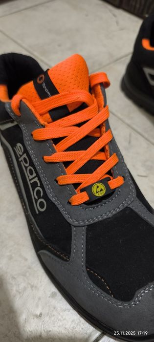 За работа обувка