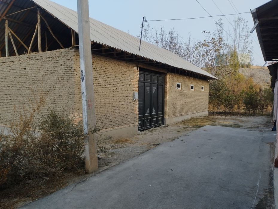 Xovli uy sotiladi yolni boyida