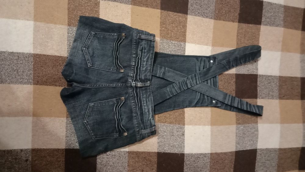 Продам джинсовый комбинезон