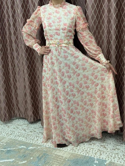 Продам два Платье