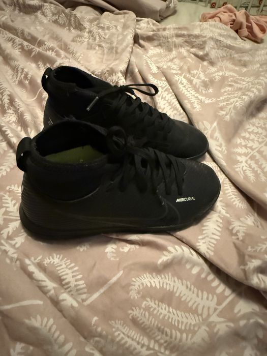 Vand ghete fotbal Nike Mercurial