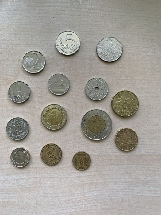 Продам коллекционные монеты и купюры