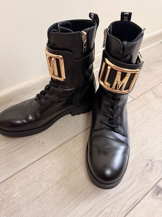 Love moschino оригинални боти