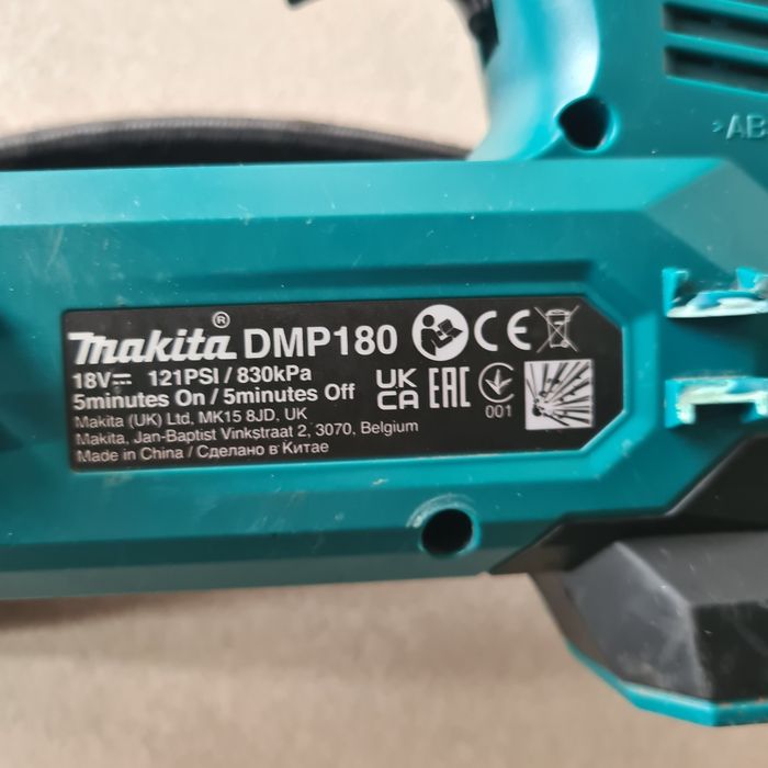 Mini compresor Makita DMP180 pe acumulator  defect