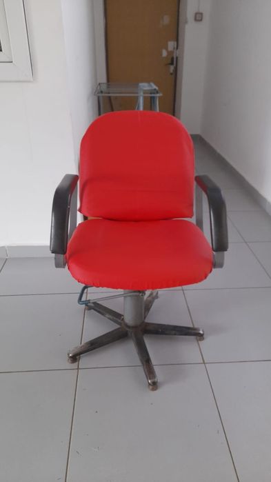 Парикмахерское кресло