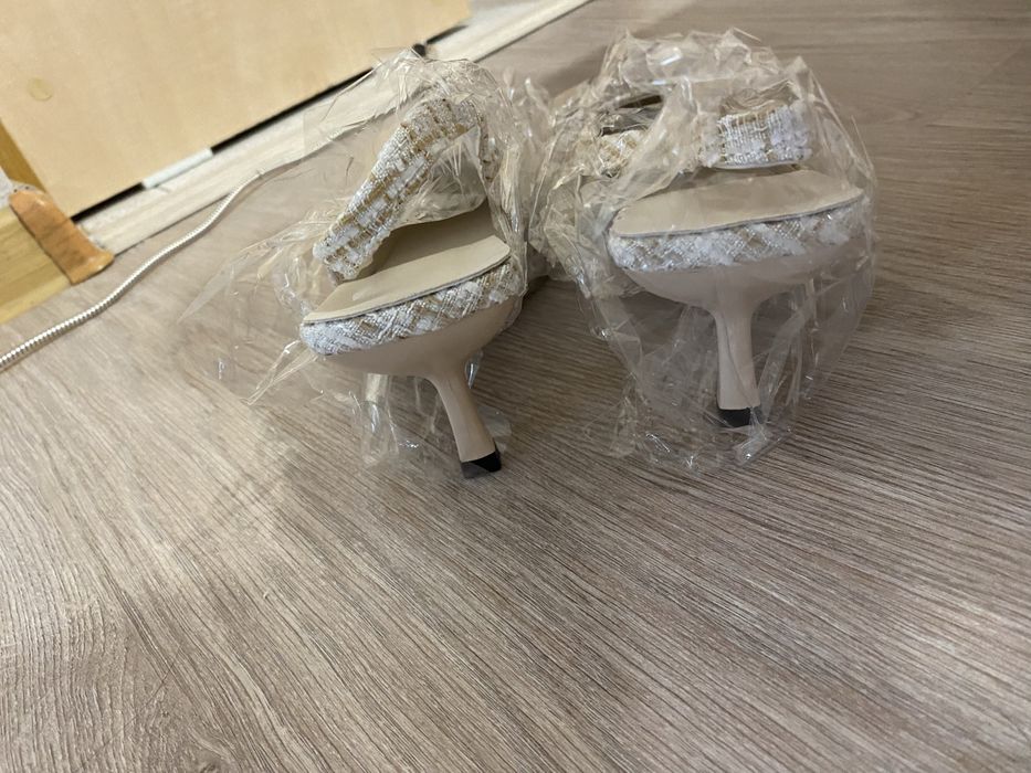 Срочно продам туфли новый