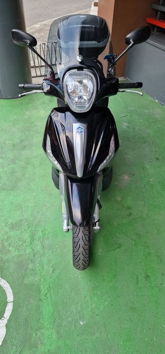 Vând Piaggio  Beverly 350