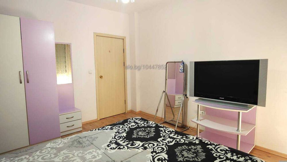 ТОП ОФЕРТА / Голям двустаен в центъра, за 6 човека,  басейн и веранда