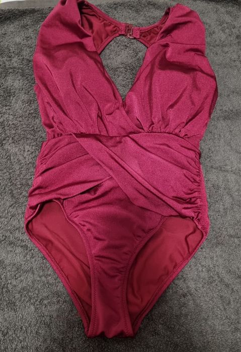 Costum de baie întreg cu decolteu cache- coeur