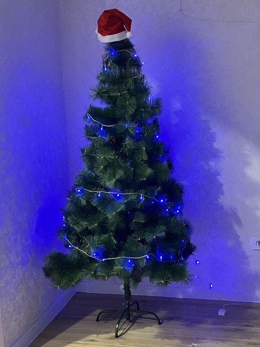 Продам елку с шишками