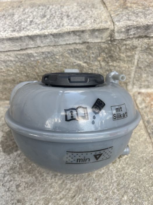 Разширителен съд(казанче) за фолксваген пасат-2018год