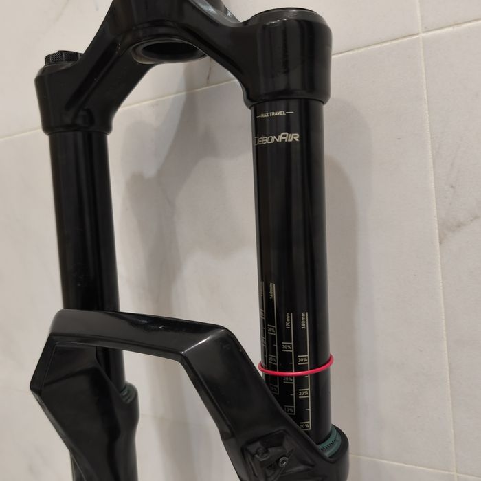 Rock shox Zeb ultimate 29  почти нов