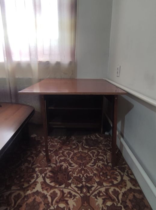 Журнальный столик, компактный стол