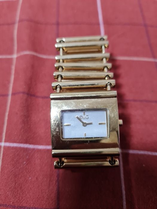 Vînd urgent ceasuri