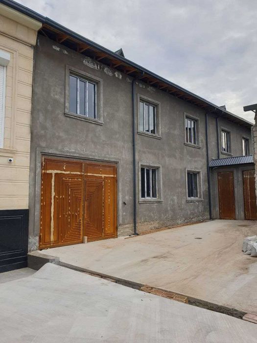 Назарбек 8 мактаб рупарасида 2та коттеж сотилади.