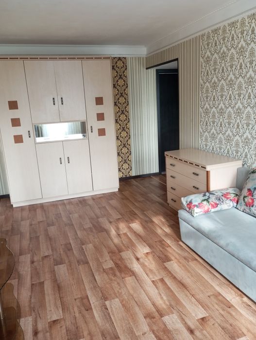 Сдам 3 комн квартиру на длительный срок, район кинотеатра Казахстан