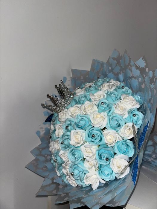 Buchet de flori cu 101 trandafiri