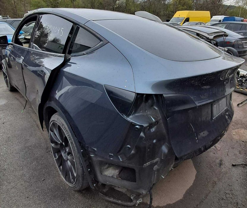 Tesla Model Y за оригинални части