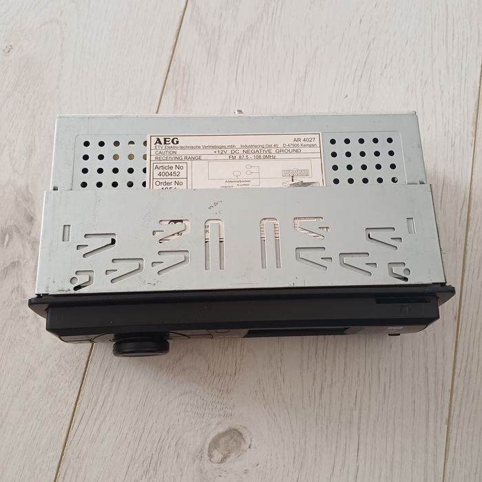 Vând auto radio AEG AR 4027 USB