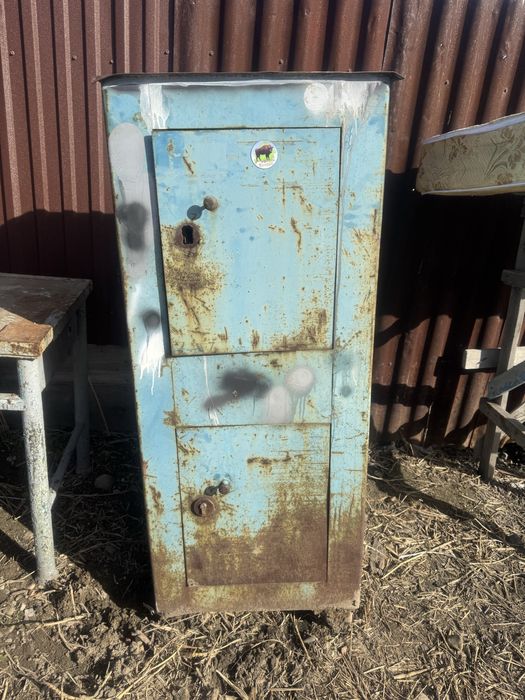 Продам железный сейф бу