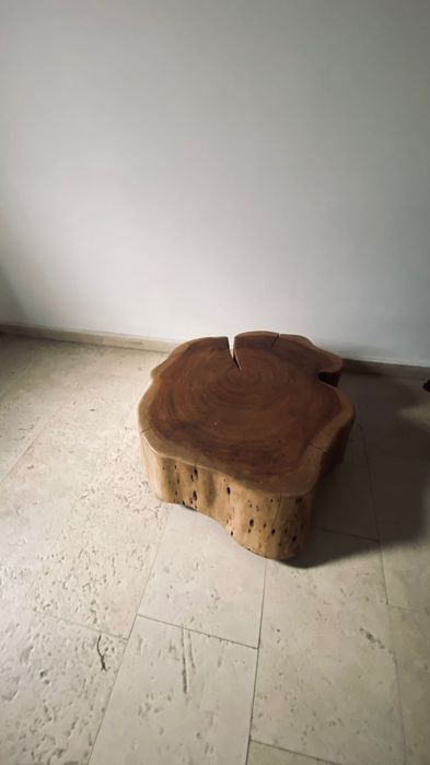 Masa lemn masiv dintr-o bucată