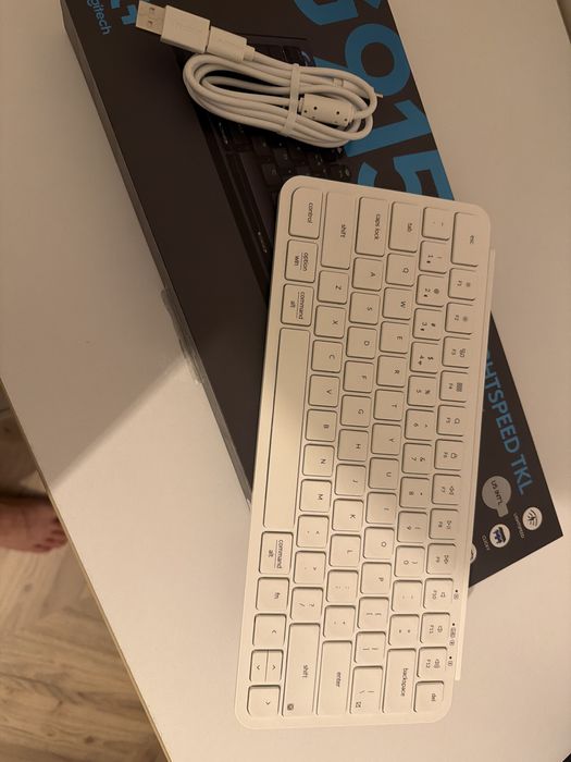 Tastatura wireless gaming Keychron alba