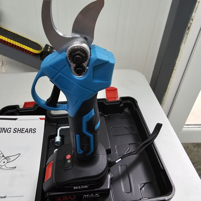 Акумулаторна лозарска ножица 48V/8Ah с литиевойонни батерии
