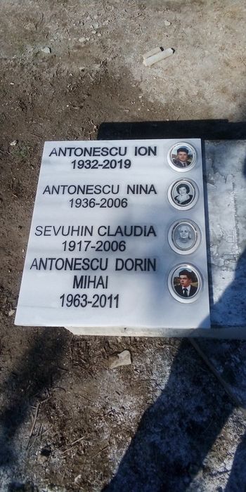 Realizam stâlpi cruce marmură ieftine