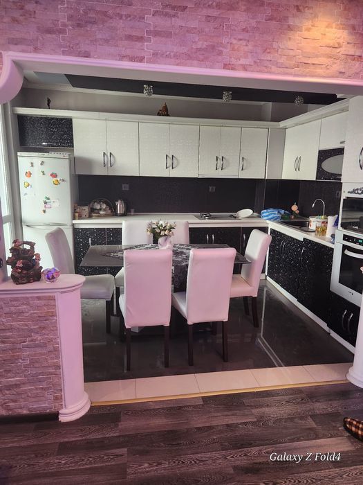 Продава се Тристаен апартамент в Шумен, Пазара - 90 кв.м за 992 €/кв.м - Снимка #4