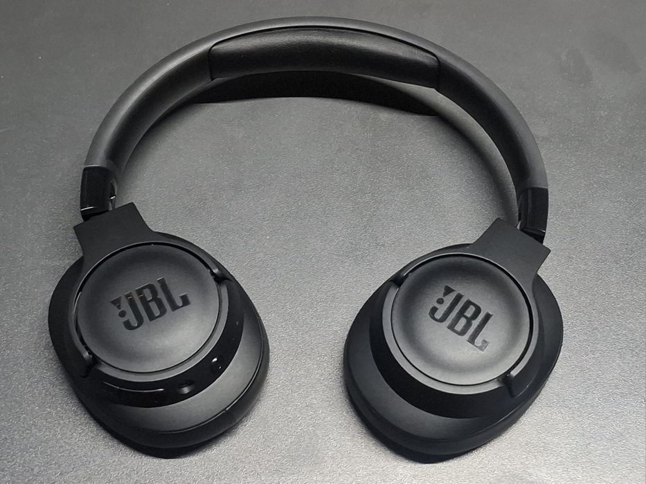 JBL Tune 720BT почти новые, полный комплект