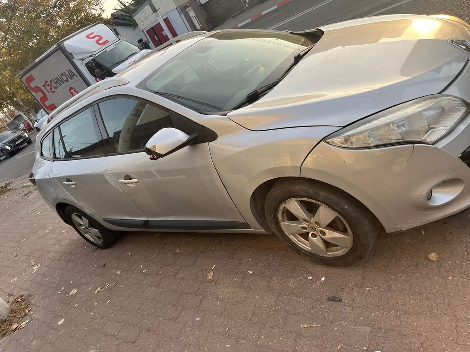 Piese megan 3 16 16 v 2011