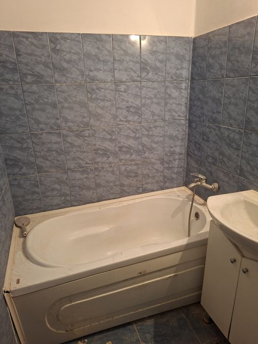 vand 2 apartamente. cofort 1 zona balcescu