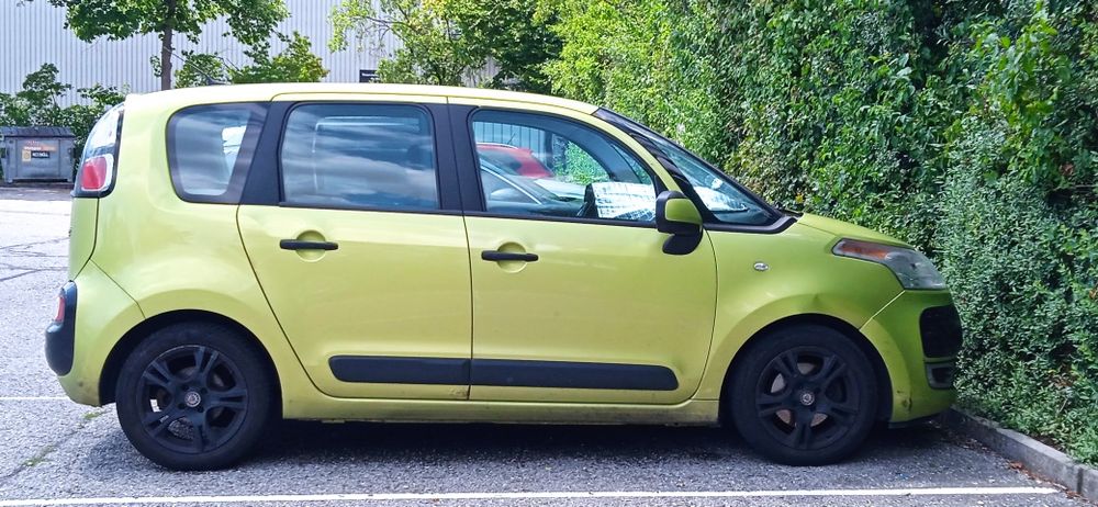 Citroen C3 Picasso  și Sandero din 2009