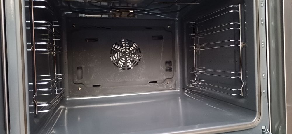 Фурна за вграждане с керамични котлони Siemens