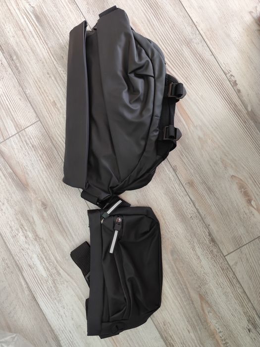 Черна спортна чантичка за кръст / гръб