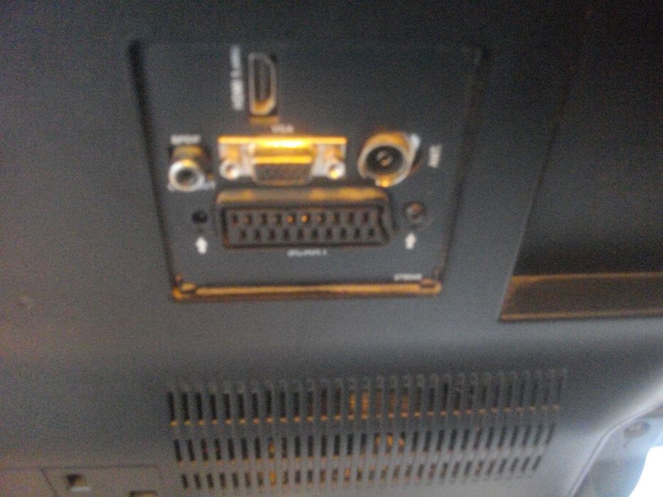 ЗА ЧАСТИ/ЗА РЕМОНТ-32" LED TV Funlux 32 FHB-4000-Спукана Матрица