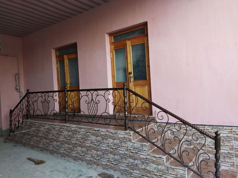 Ховли сотилади
6 сотих
2хўжалик яшаса бўладиган шароит бор
Икки каватл