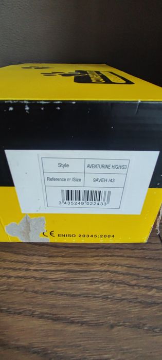 Работни обувки - чисто нови.