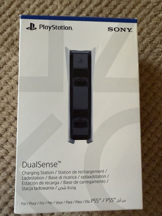 Конзола PLAYSTATION 5 (SLIM) PS5; 1 TB; волан, педали, скоростен лост, зарядно за два контролера; още 1 безжичен контролер и 5 игри