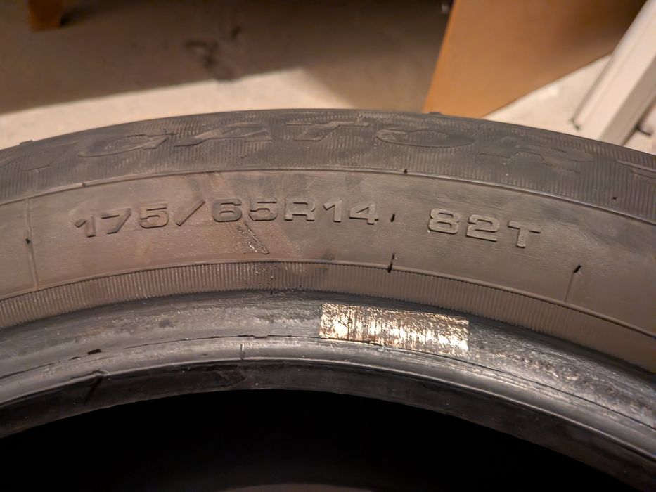 Две всесезонни гуми 175/65 14