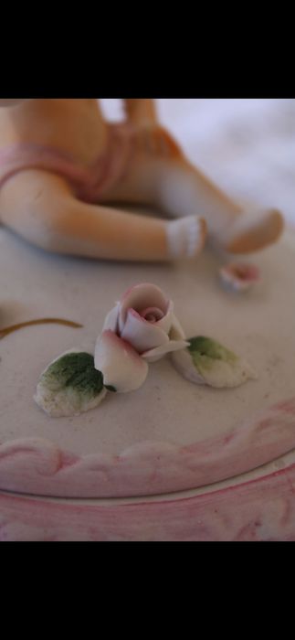 Порцеланова кутийка за бижута