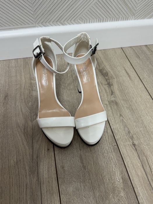 Продам босоножки