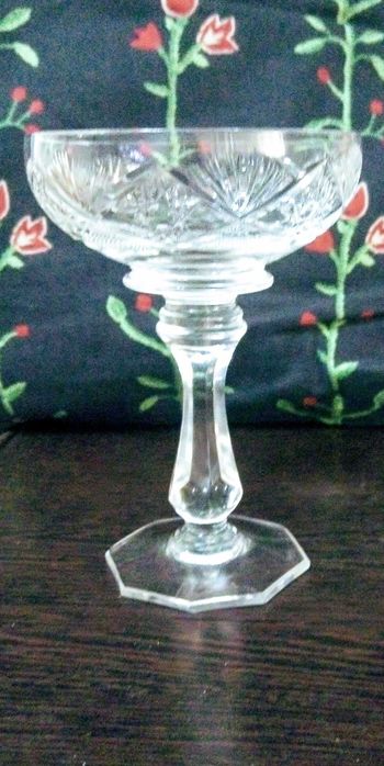 Продам хрустальные салатницы, рюмки, конфетницу, пепельницу