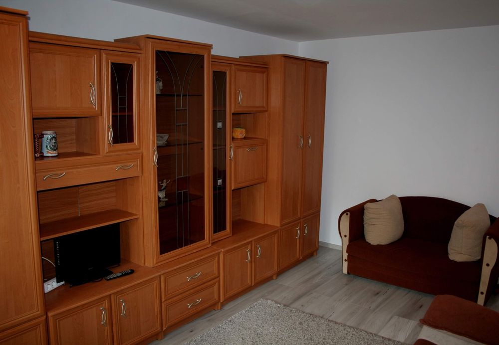 Închiriez garsonieră