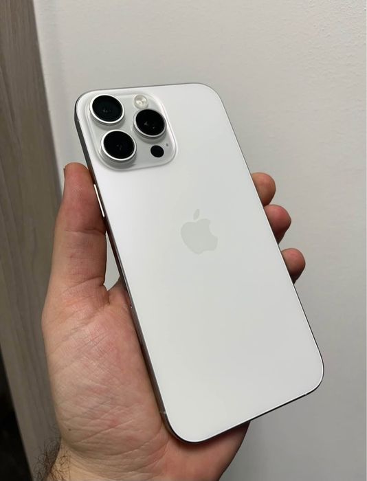 Vănd urgent IPohne 16 pro max impecab