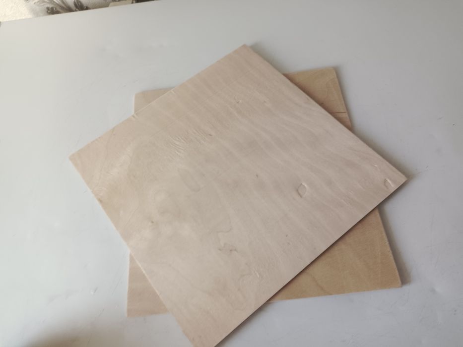 Продам фанеру 30х30см  700тенге