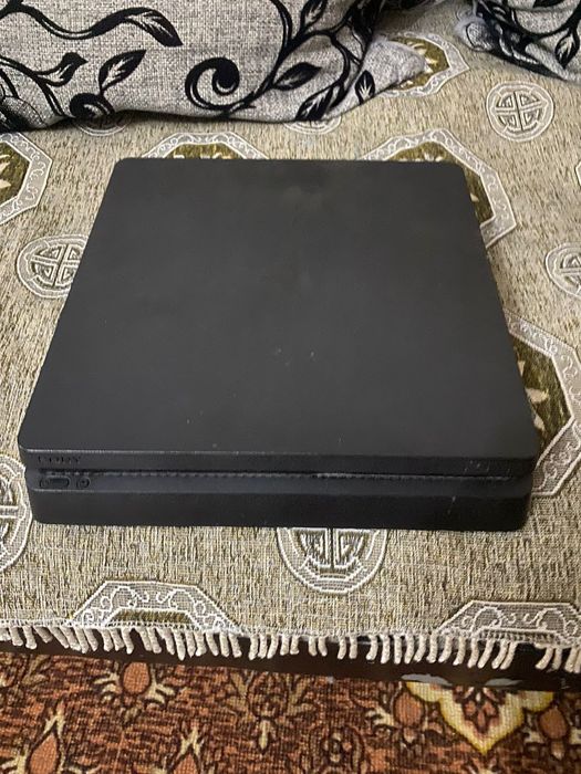 Игровой приставка Ps4