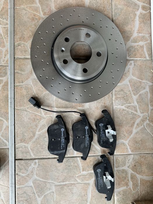 Vând discuri fața + spate + placuțe brembo